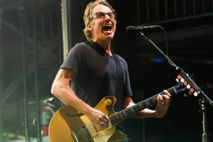 Stone Gossard do Pearl Jam concorda com Billie Eilish sobre shows longos