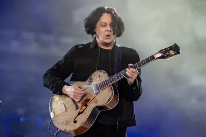 Jack White anuncia o lançamento oficial de No Name, o álbum solo distribuído gratuitamente em suas lojas de discos no início deste mês