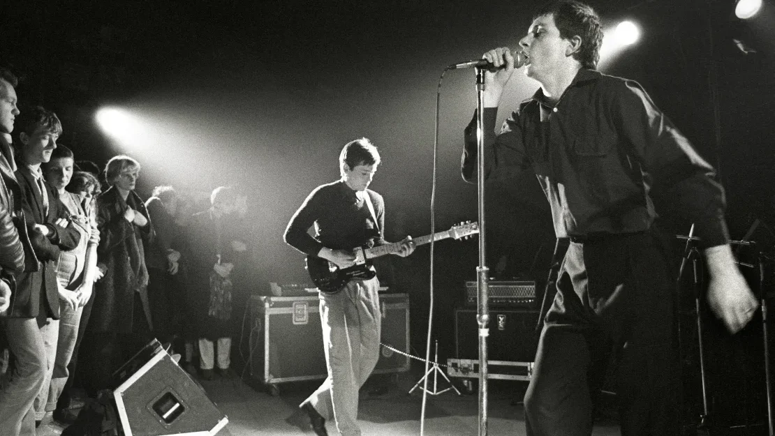 68 Anos de Ian Curtis: As músicas que definiram o legado do Joy Division