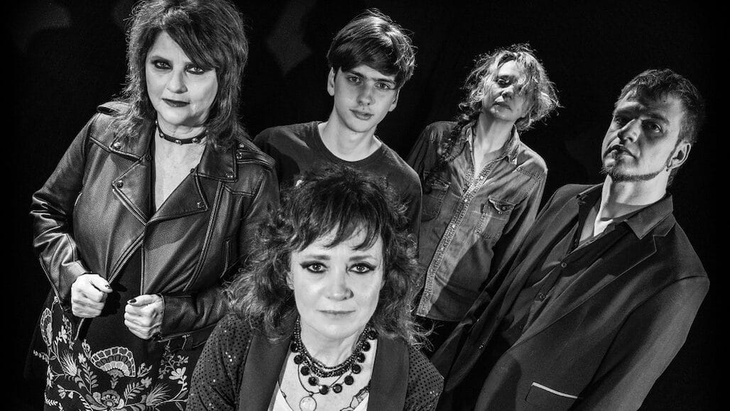 Lagarta Alada lança o primeiro single, Boneca Vodu