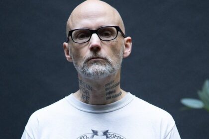 Moby envia recado ao mundo: “Trump não é a América” e aponta “narcisismo maligno”