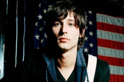 Nick Valensi, do Strokes, compartilha de surpresa novo EP do CRX