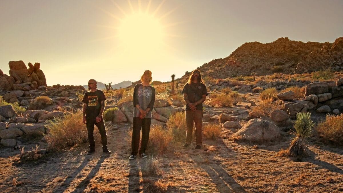 Stöner (com Brant Bjork e Nick Oliveri) lançará novo álbum ao vivo e o primeiro single é um cover de Kyuss