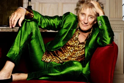 Rod Stewart elogia rei Charles por “colocar Donald Trump em seu lugar”