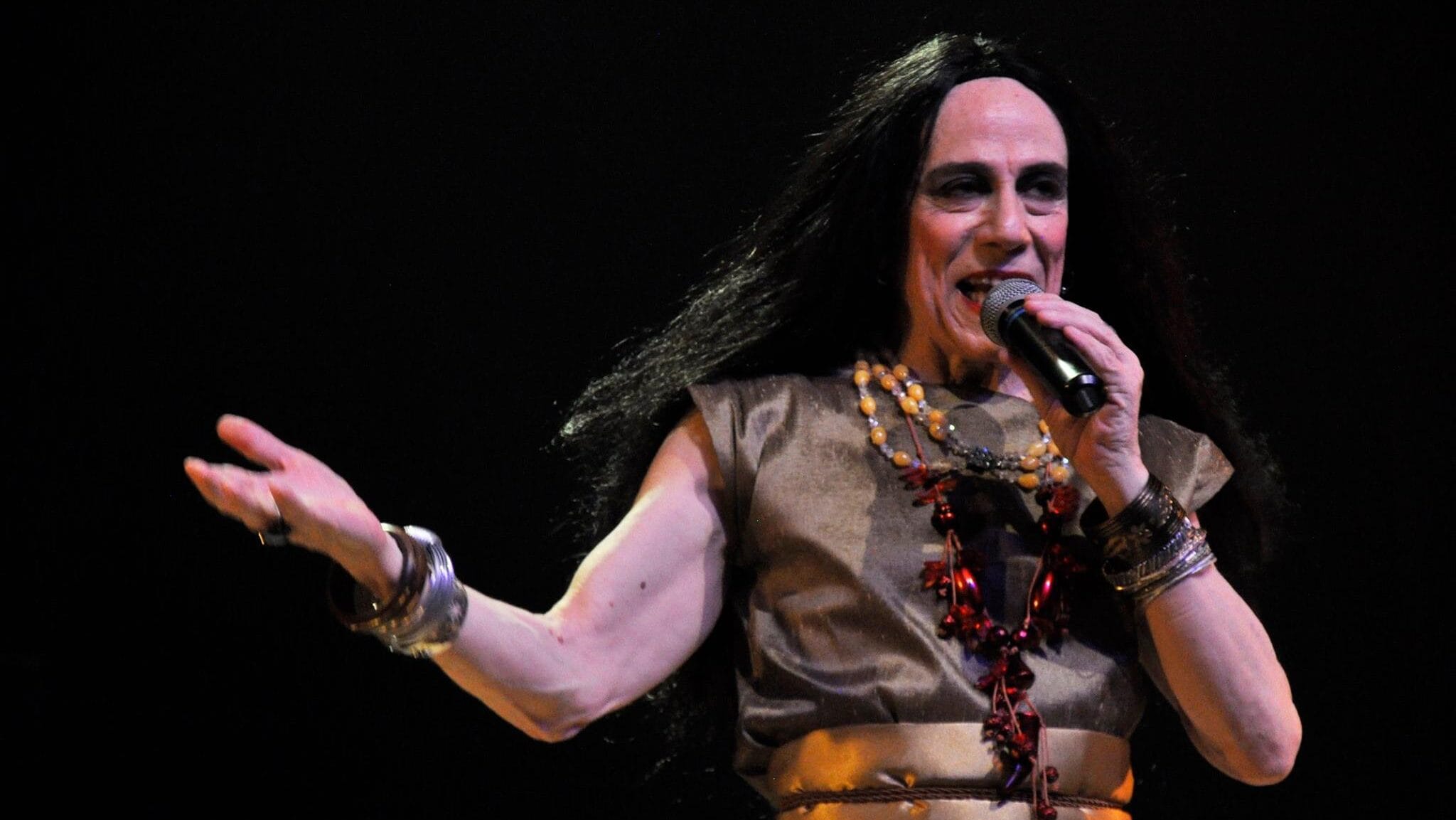 Antônio Carlos Falcão apresenta: A Doce Bárbara – Maria Bethânia e Banda em Hibrida.