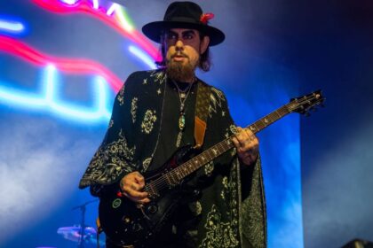 Dave Navarro comenta fim das atividades do Jane’s Addiction após confusão em show de 2024