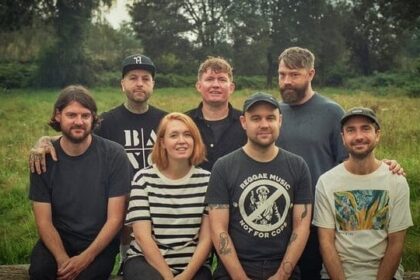 Spotify paga 0,29 por stream, revelam Los Campesinos