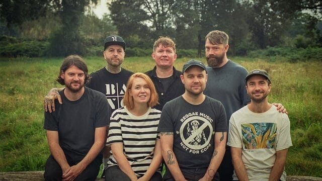 Spotify paga 0,29 por stream, revelam Los Campesinos