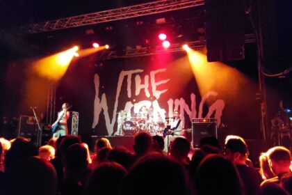 Warning lança “Rituals of Shame”, seu primeiro álbum em duas décadas