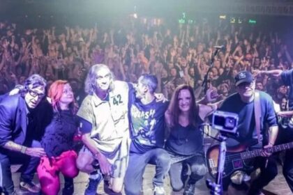 Os Replicantes mostrou porque é uma das maiores bandas do punk rock nacional