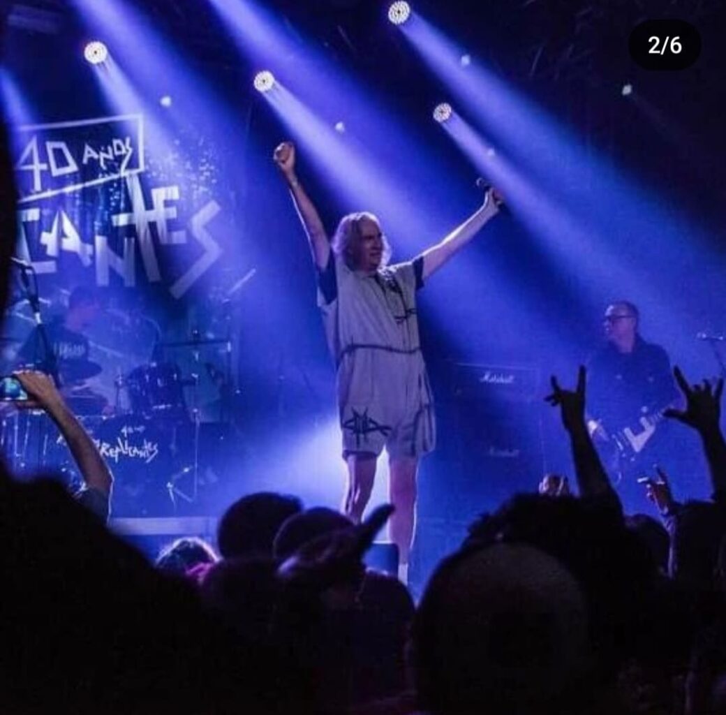 Os Replicantes mostrou porque é uma das maiores bandas do punk rock nacional
