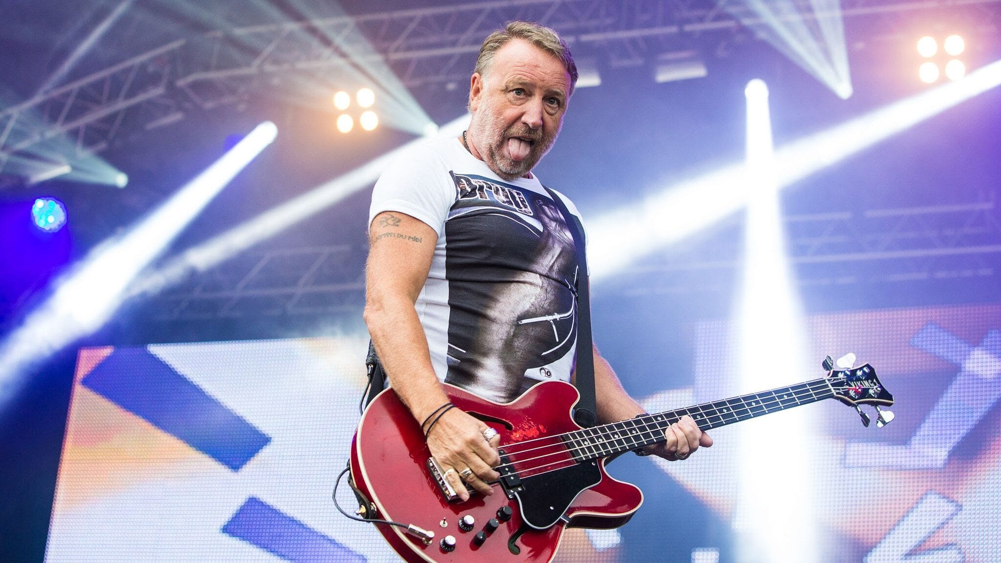 Peter Hook detona a IA: “todas as músicas de IA que já foram escritas são uma merda”
