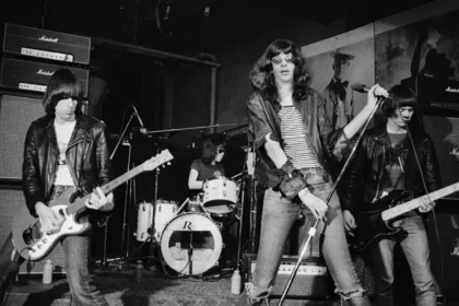 Meio século de punk rock: Ramones celebram 50 anos de estreia no CBGB