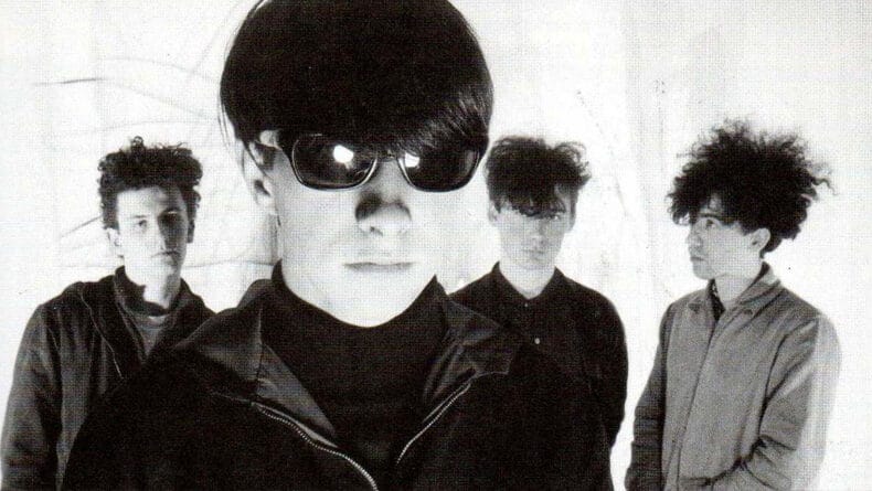 Como Bobby Gillespie (Primal Scream) acabou se tornando baterista do The Jesus and Mary Chain