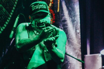 Morre Juan Brujo, vocalista e fundador da banda Brujeria, aos 56 Anos