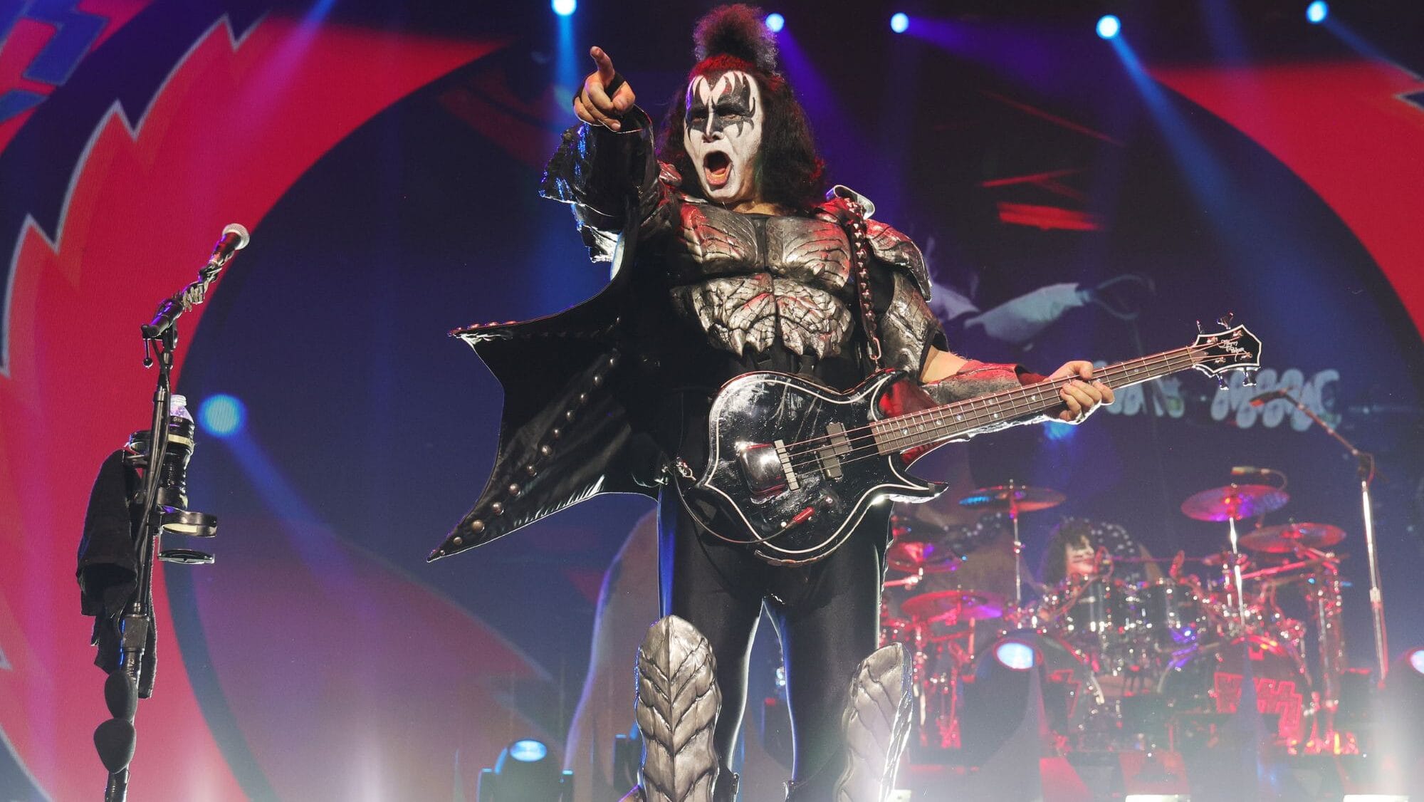 Gene Simmons confirma nova música do Kiss escrita por Paul Stanley