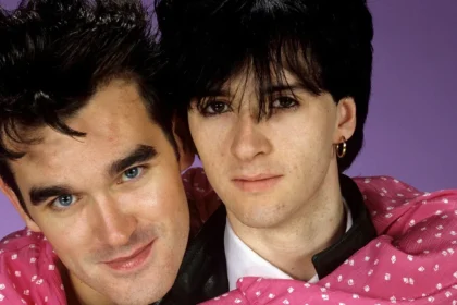 Morrissey diz que Johnny Marr adquiriu a marca registrada do The Smiths e pode contratar “vocalista de sua escolha”