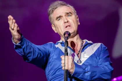 Morrissey demite empresário após Johnny Marr desmentir sobre alegações de reunião dos Smiths