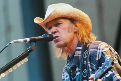 Neil Young anuncia reedição do 50º aniversário de On the Beach