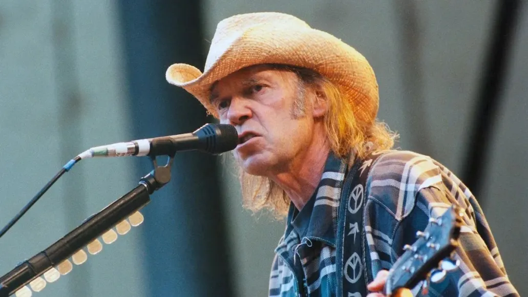 Neil Young anuncia reedição do 50º aniversário de On the Beach