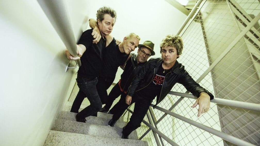 Billie Joe Armstrong divulga novo disco de seu projeto, Pinhead Gunpowder