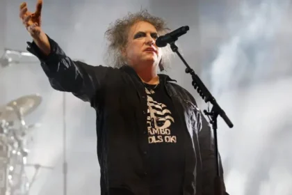 The Cure lança teaser de nova música “Alone” com enigma digital e sugere possível lançamento de novo álbum