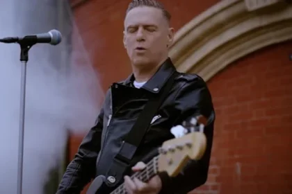 Como Bryan Adams foi “parar” no disco Creatures of the Night do Kiss?
