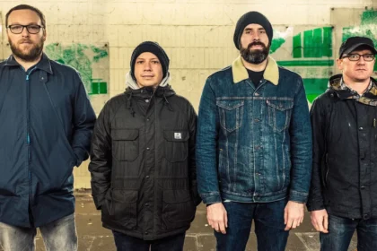 Mogwai lança nova música, “Fanzine Made of Flesh”, e anuncia álbum para 2025