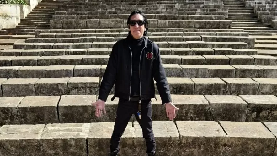 Como Pit Passarell construiu seu legado no rock e metal nacional