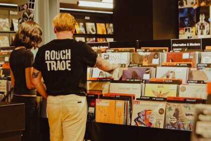 Rough Trade inaugura primeira loja de discos na emblemática Denmark Street, Londres