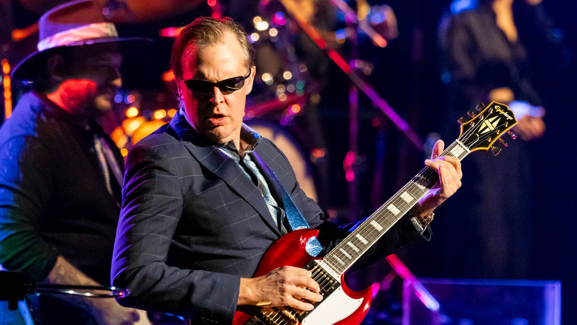 Joe Bonamassa homenageia Rory Gallagher em shows Especiais de 30º aniversário com recriação da ‘Irish Tour ’74’