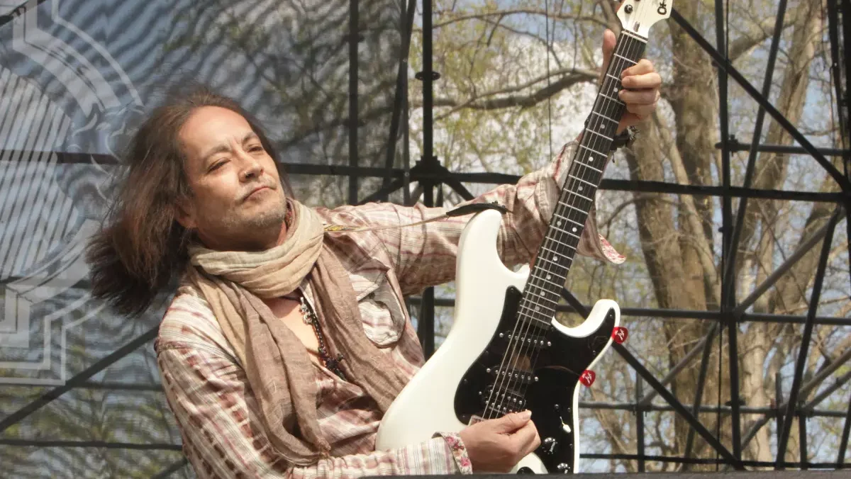 Jake E. Lee revela detalhes de incidente em que foi baleado: “Estavam mirando no meu cachorro”