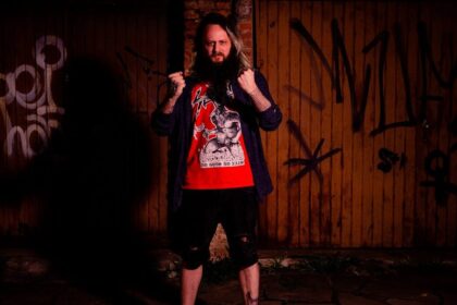 Jaydson lança nesta sexta-feira (4/10) seu novo single, a política faixa ‘Camisa Amarela’