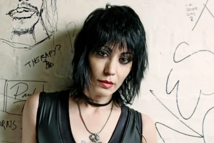 Joan Jett convoca feministas a lutarem também pelos direitos reprodutivos dos animais: “Somos todas irmãs sob a pele. Acabem com o especismo”