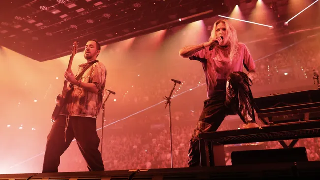Linkin Park apresenta novo single Heavy Is The Crown em show em Londres