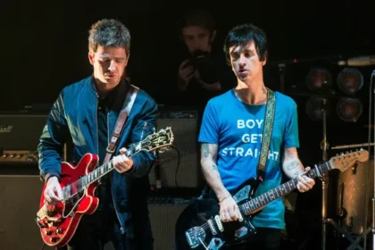 Reunião do Oasis é a maior de todas, diz Johnny Marr