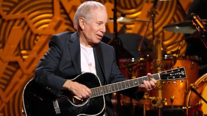 Paul Simon expressa otimismo sobre possível retorno aos palcos após perda auditiva