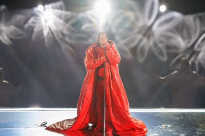 Rihanna e Kendrick Lamar recusam convite para serem atrações principais do Coachella 2025
