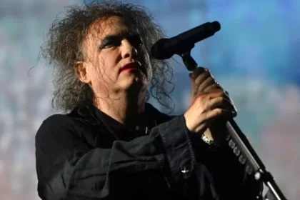 Mary, a força por trás dos ‘Songs Of A Lost World’ do The Cure”, revela Robert Smith