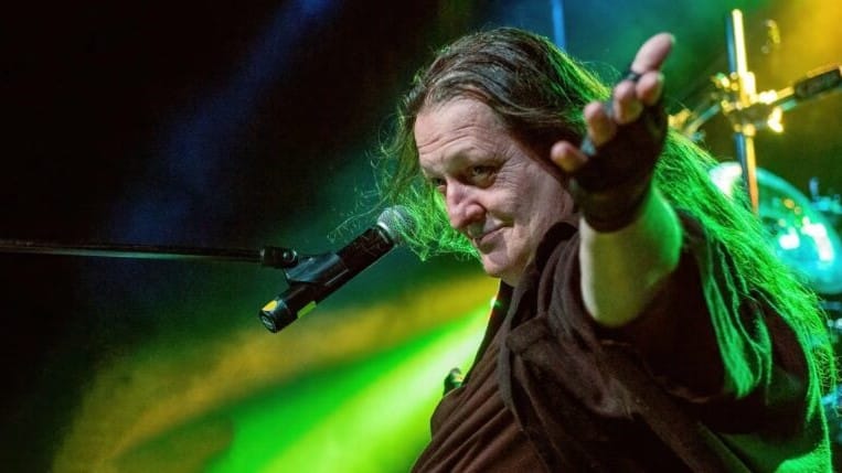 Jon Oliva, do Savatage, diagnosticado com Esclerose Múltipla e Doença de Ménière