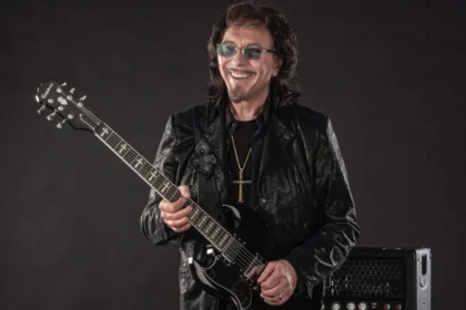 Tony Iommi diz que comparar Jorn Lande a Ronnie James Dio é injusto: “Era esse tipo de voz que eu queria”