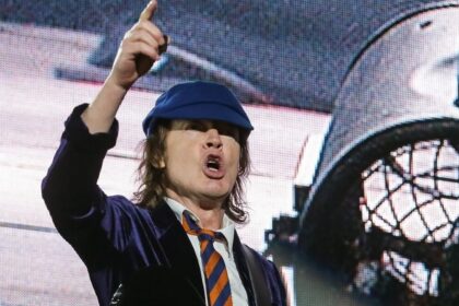 Angus Young gostaria de se esquecer desta canção