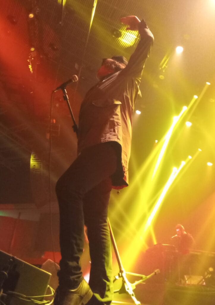 It’s only Rock and Roll, but a like pra carai!