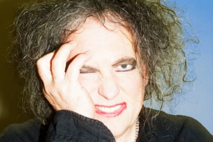 Robert Smith revela planos para nova música pop otimista e reflete sobre sua carreira