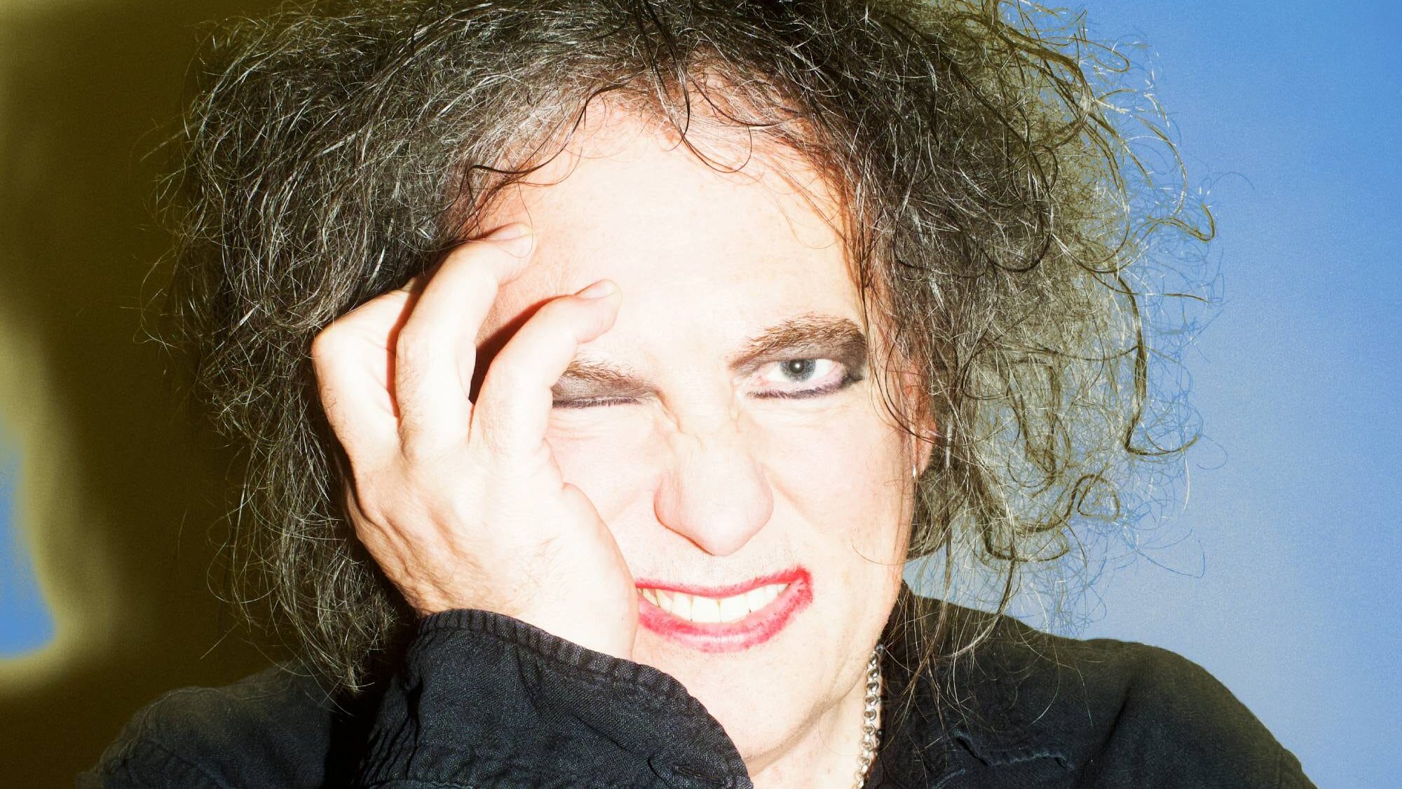 Robert Smith revela planos para nova música pop otimista e reflete sobre sua carreira
