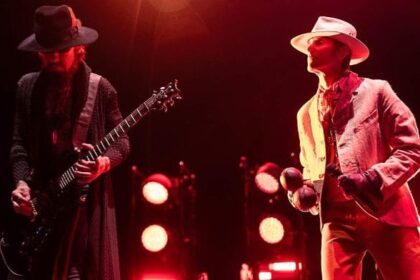 Técnico do Jane’s Addiction revela áudio isolado de briga entre Perry Farrell e Dave Navarro durante show