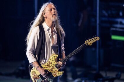 Jerry Cantrell reflete sobre o impacto do grunge e destaca banda que ajudou a impulsionar o movimento