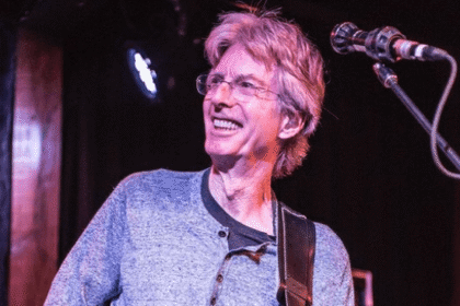 Phil Lesh, baixista da Grateful Dead, morre aos 84 anos