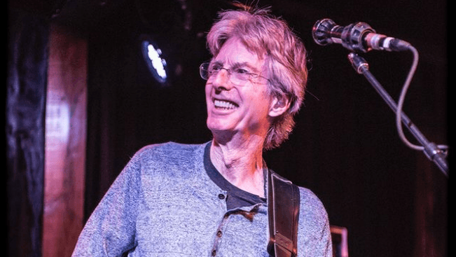 Phil Lesh, baixista da Grateful Dead, morre aos 84 anos