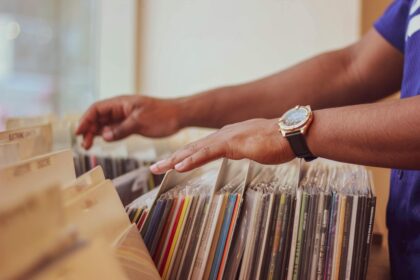 Queda nas vendas de vinil em 2024 levanta questionamentos sobre o futuro do formato